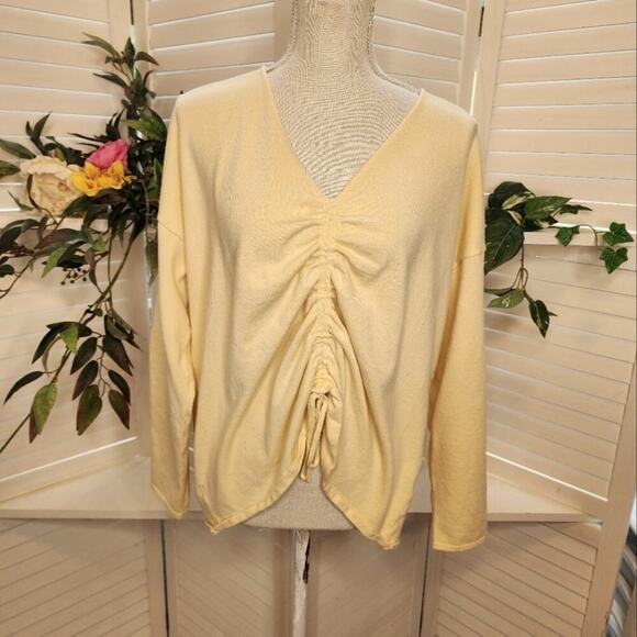 557 SHE & SKY BANANA CINCHED SPRING SWEATER - Picture 2 of 7